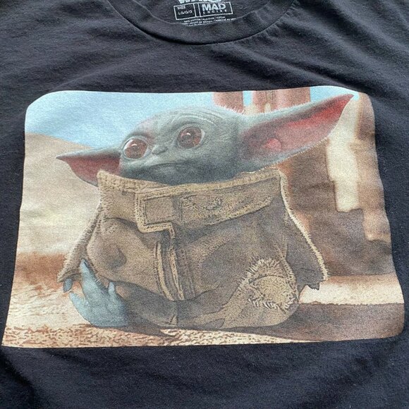 Star Wars T-Shirt Size L Mad Engine Graphic Print Baby Yoda The Mandalorian TV - Picture 3 of 11